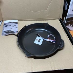 Staub Cast Iron 10-inch Fry Pan Black-noir Double Spout